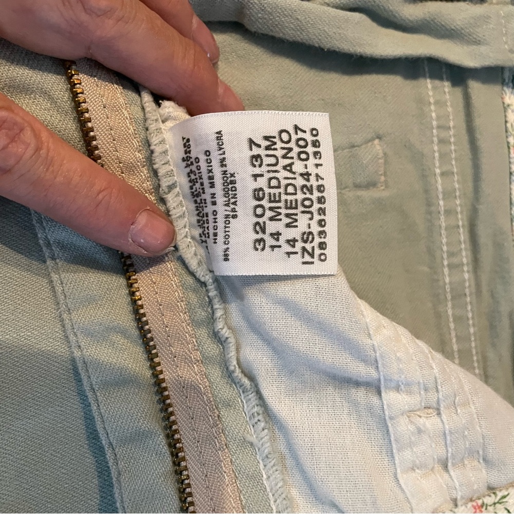 Woman’s size 14 Lee Capri jeans great condition color mint green - Picture 4 of 4